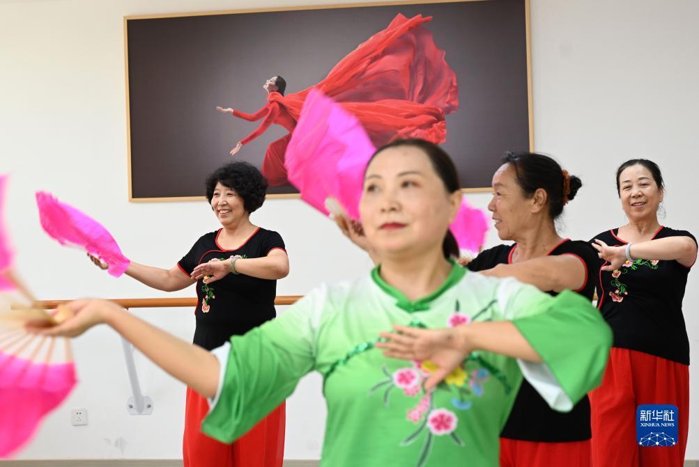百万炸金花美女